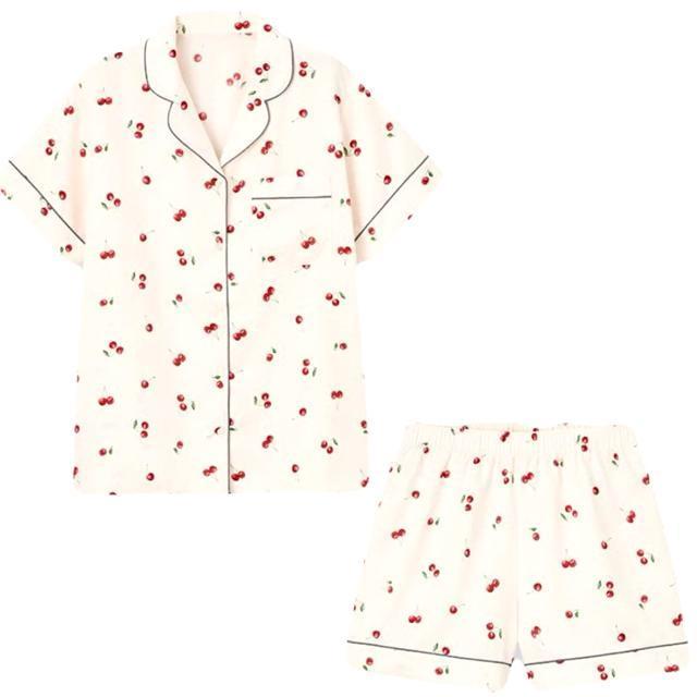 GU White チェリー柄 半袖 サテン ルームウェア 部屋着 パジャマ < 女性ファッション GU White チェリー柄 半袖 サテン ルームウェア 部屋着 パジャマ < 女性ファッションの