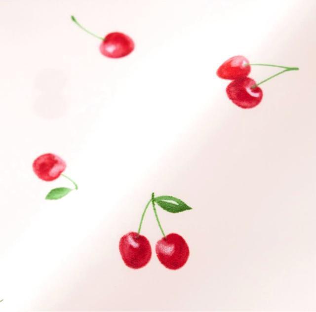 GU White チェリー柄 半袖 サテン ルームウェア 部屋着 パジャマ < 女性ファッション GU White チェリー柄 半袖 サテン ルームウェア 部屋着 パジャマ < 女性ファッションの