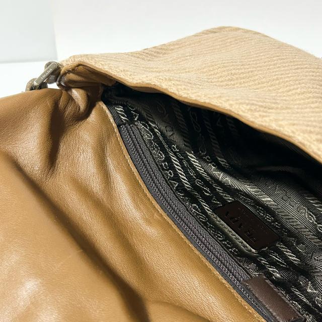 PRADA プラダ ウール ハラコ ショルダーバッグ ベージュ ブラウン シルバー金具 フラップ 肩掛け < ブランド PRADA プラダ ウール ハラコ ショルダーバッグ ベージュ ブラウン シルバー金具 フラップ 肩掛け < ブランドの