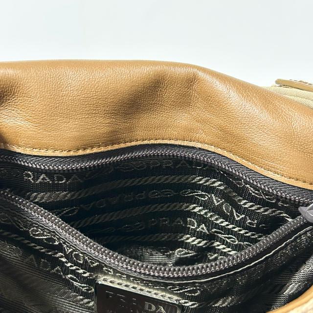 PRADA プラダ ウール ハラコ ショルダーバッグ ベージュ ブラウン シルバー金具 フラップ 肩掛け < ブランド PRADA プラダ ウール ハラコ ショルダーバッグ ベージュ ブラウン シルバー金具 フラップ 肩掛け < ブランドの