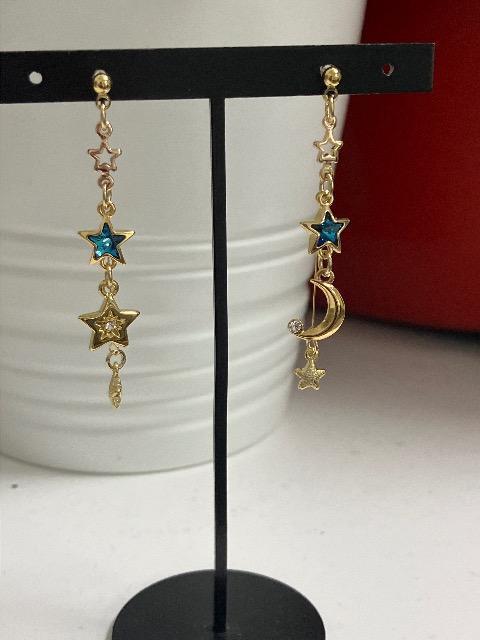 ハンドメイド 月と星のチャームを使ったピアス < 女性ファッション  ハンドメイド 月と星のチャームを使ったピアス  < 女性ファッションの