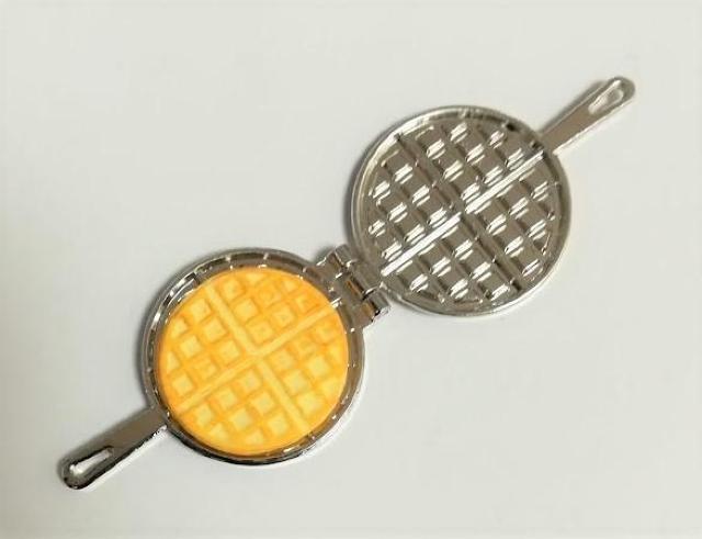 ミニチュア★ワッフルメーカー★シルバー★調理器具★ドールハウスに★ < おもちゃ  ミニチュア★ワッフルメーカー★シルバー★調理器具★ドールハウスに★  < おもちゃの