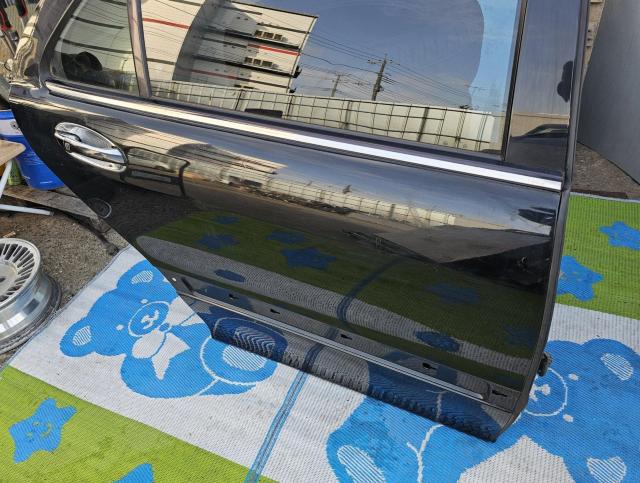 ベンツ W220 AMG S55L リアドア 右 中古 商品です < 自動車/バイク ベンツ W220 AMG S55L リアドア 右 中古 商品です < 自動車/バイク