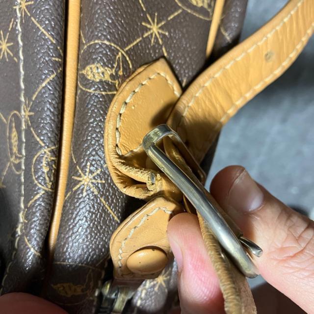 �yTRUSSARDI�z �I�[���h�g���T���f�B / �V�����_�[�o�b�O �� �u�����h�� 