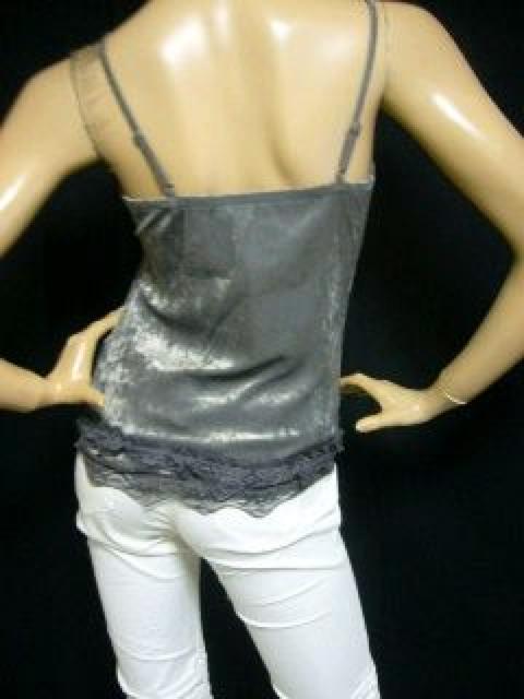 可愛い♪光沢感 胸元ラビットファー&刺繍フリルレース 裾フリルレース ベロアキャミソール グレー < 女性ファッション  可愛い♪光沢感 胸元ラビットファー&刺繍フリルレース 裾フリルレース ベロアキャミソール グレー < 女性ファッションの