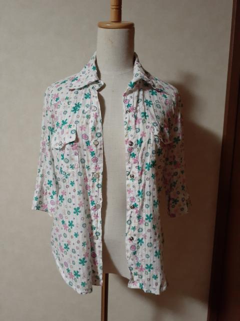 パンプキン 7分袖シャツ 白×花柄 < 女性ファッション  パンプキン 7分袖シャツ 白×花柄  < 女性ファッションの