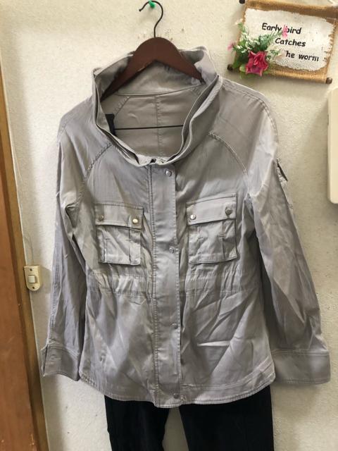 40Juan 光沢グレージュジャケット < 女性ファッション  40Juan 光沢グレージュジャケット  < 女性ファッションの