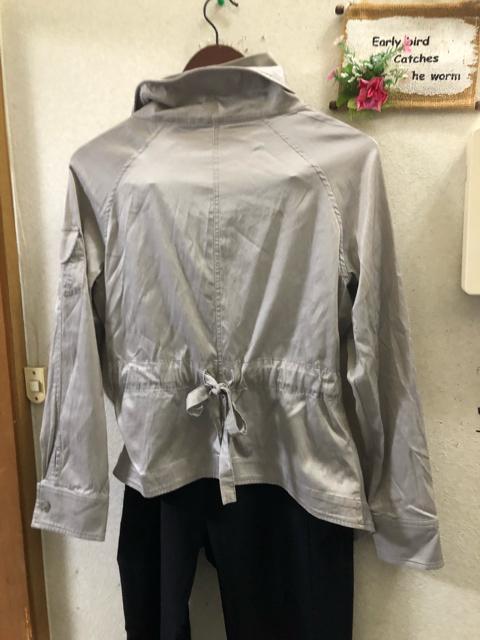40Juan 光沢グレージュジャケット < 女性ファッション  40Juan 光沢グレージュジャケット < 女性ファッションの