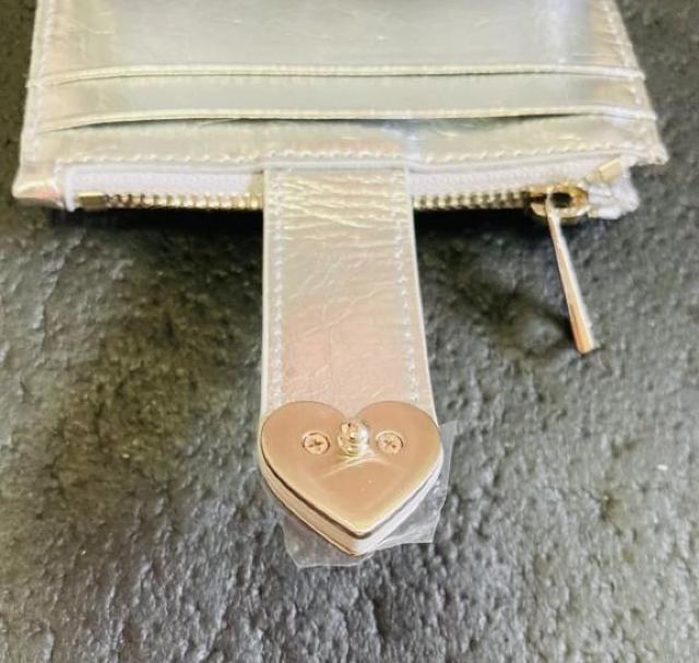 【新品】【韓国現地購入】【正規品】fennec フェネック 財布 カードケース 小銭入れ ハート シルバー < 女性ファッション 【新品】【韓国現地購入】【正規品】fennec フェネック 財布 カードケース 小銭入れ ハート シルバー < 女性ファッションの