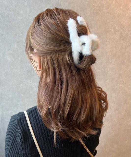 ふわふわファーバンス【新品未使用】ホワイト 白●バンスクリップ ヘアクリップ バンス●韓国ファッション < 女性アクセサリー/時計  ふわふわファーバンス【新品未使用】ホワイト 白●バンスクリップ ヘアクリップ バンス●韓国ファッション < 女性アクセサリー/時計の