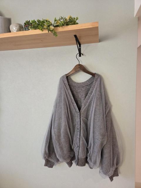 LOUERカーディガン★チュール重ねのグレーカーディガン/新品♪ < 女性ファッション LOUERカーディガン★チュール重ねのグレーカーディガン/新品♪ < 女性ファッションの