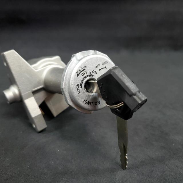 �A�h���X V125 G/S �C�O�j�b�V���� �L�[�V�����_�[ �Z�b�g CF46A �� ������/�o�C�N