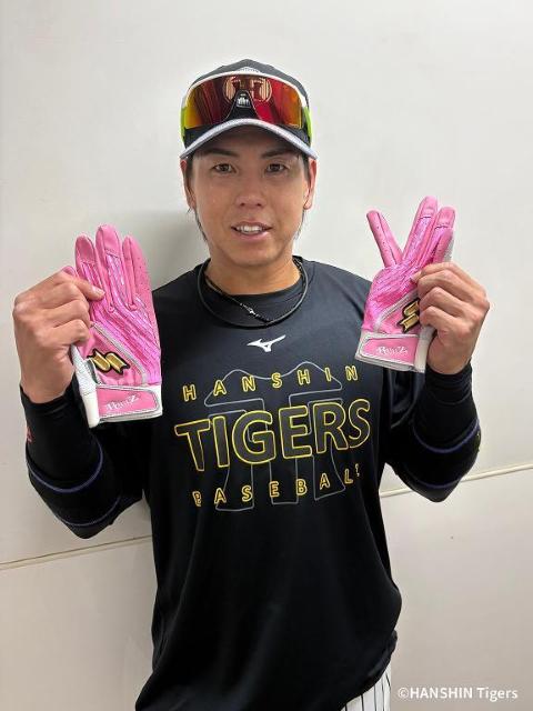 阪神タイガース】梅野 隆太郎選手 直筆サイン入りバッティング手袋