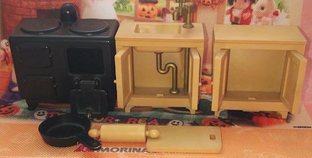 シルバニアファミリー初期当時物キッチン台所セット調理台、シンク、棚Sylvanian Familiesドールハウスミニチュア < おもちゃ シルバニアファミリー初期当時物キッチン台所セット調理台、シンク、棚Sylvanian Familiesドールハウスミニチュア < おもちゃの