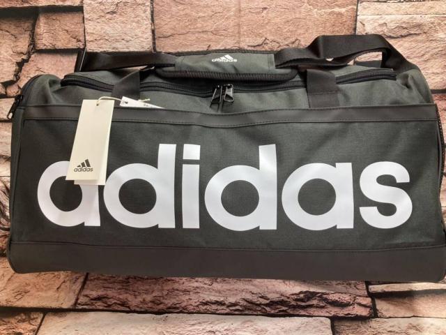 送料無料!【アディダス】エッセンシャルズ ロゴ ダッフルバッグ(ブラック/ホワイト)1個4,950円が < 男性ファッション  送料無料!【アディダス】エッセンシャルズ ロゴ ダッフルバッグ(ブラック/ホワイト)1個4,950円が  < 男性ファッションの