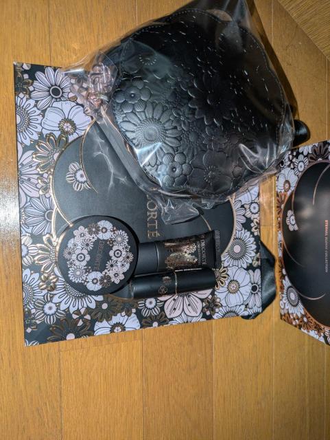 コスメデコルテ今期新品限定エターナルブルームセレクションクリスマスコフレルースパウダールージュデコルテロージーグロウライザーポーチ < 香水/コスメ/ネイル  コスメデコルテ今期新品限定エターナルブルームセレクションクリスマスコフレルースパウダールージュデコルテロージーグロウライザーポーチ  < 香水/コスメ/ネイルの