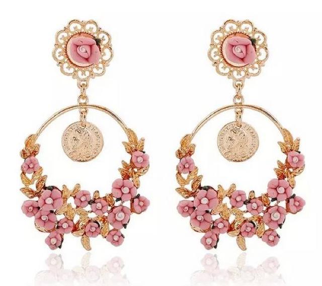 新品ゴスロリ姫系アンティーク調ピンクのお花ガーランドピアス < 女性アクセサリー/時計  新品ゴスロリ姫系アンティーク調ピンクのお花ガーランドピアス  < 女性アクセサリー/時計の