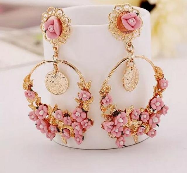 新品ゴスロリ姫系アンティーク調ピンクのお花ガーランドピアス < 女性アクセサリー/時計  新品ゴスロリ姫系アンティーク調ピンクのお花ガーランドピアス < 女性アクセサリー/時計の