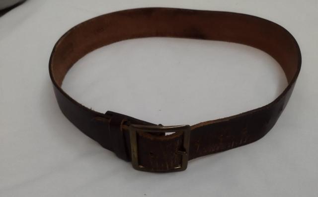 茶革 金バックル 太ベルト ヴィンテージ ウエスト66〜80cm 細見え 難あり < 女性ファッション 茶革 金バックル 太ベルト ヴィンテージ ウエスト66〜80cm 細見え 難あり < 女性ファッションの