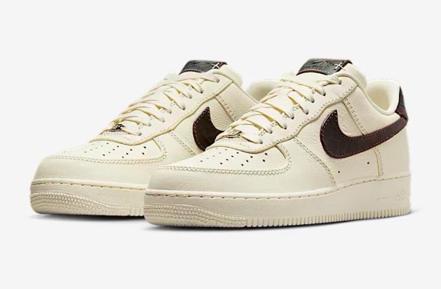 NIKE AIR FORCE 1 '07   uh 