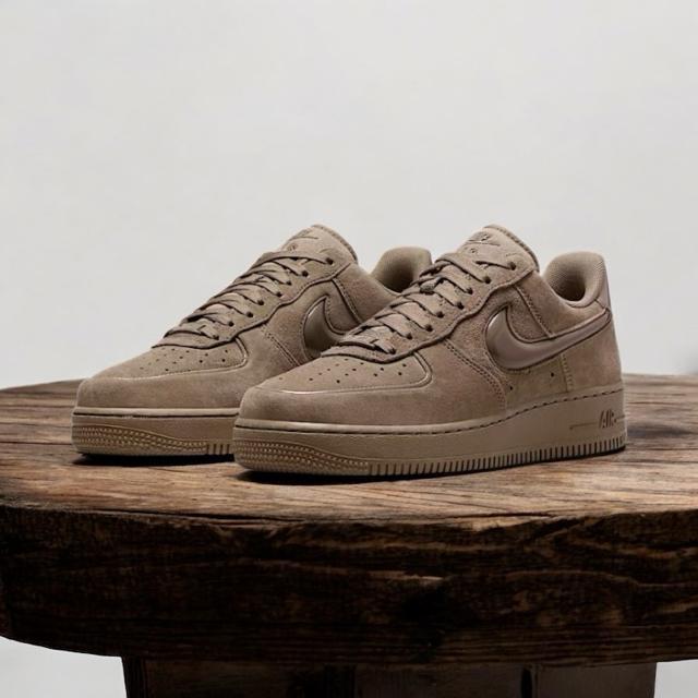 ��NIKE AIR FORCE 1 '07��  �� �u�����h�� 