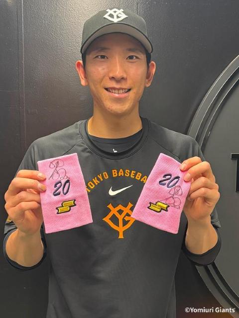 読売ジャイアンツ】戸郷 翔征選手 直筆サイン入りリストバンド