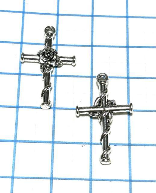 510 金属パーツ 1個 薔薇と十字架のチャーム クロス 銀色 ペンダントトップ◯ < ペット/手芸/園芸  510 金属パーツ 1個 薔薇と十字架のチャーム クロス 銀色 ペンダントトップ◯ < ペット/手芸/園芸の