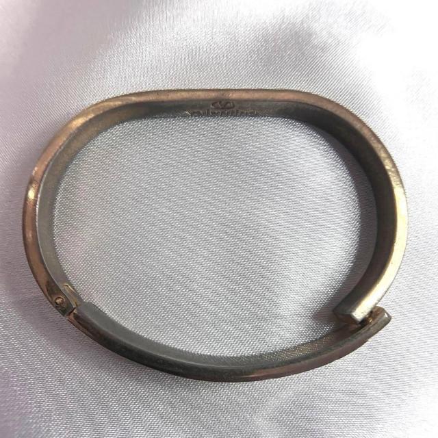 VALENTINO ヴァレンティノ バングル リストバンド ブレス ホワイト < ブランド VALENTINO ヴァレンティノ バングル リストバンド ブレス ホワイト < ブランドの