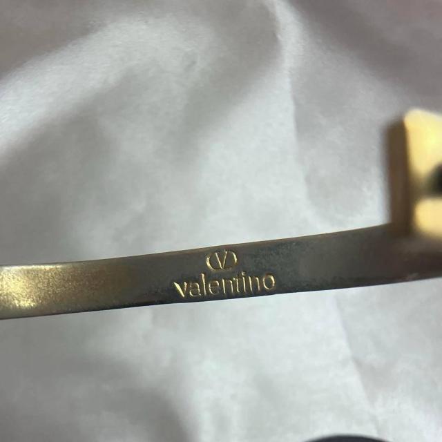 VALENTINO ヴァレンティノ バングル リストバンド ブレス ホワイト < ブランド VALENTINO ヴァレンティノ バングル リストバンド ブレス ホワイト < ブランドの