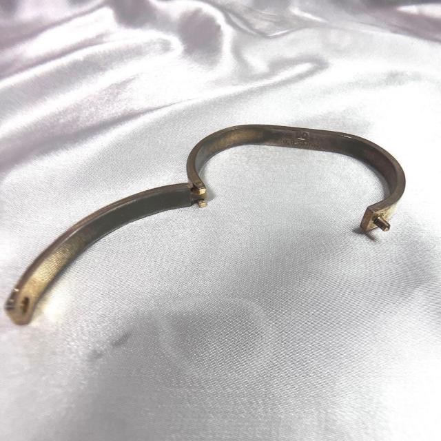 VALENTINO ヴァレンティノ バングル リストバンド ブレス ホワイト < ブランド VALENTINO ヴァレンティノ バングル リストバンド ブレス ホワイト < ブランドの