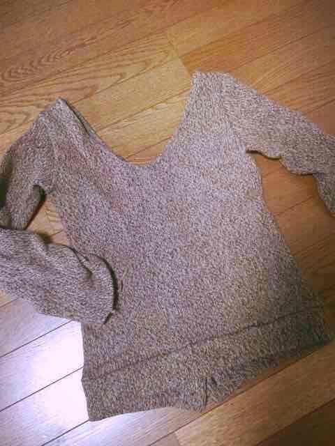 美品 セクシー バックボタン ニット < 女性ファッション  美品 セクシー バックボタン ニット < 女性ファッションの