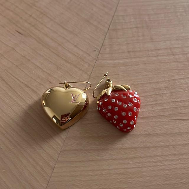 LOUIS VUITTONいちごピアス < ブランド  LOUIS VUITTONいちごピアス  < ブランドの