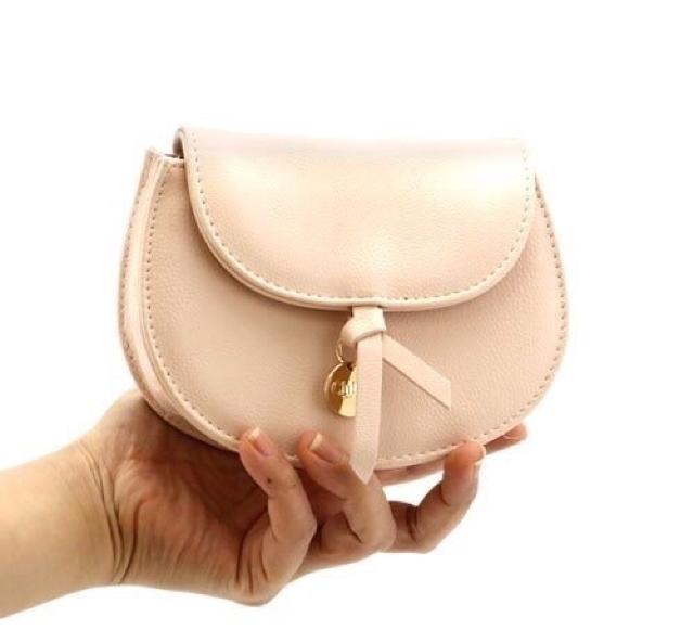 yNG zChloe K(񔄕i)wChloe |[`(t) xVi  uh 