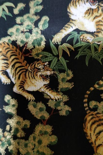 ★新柄黒×松と竹林と虎金彩和柄給食巾着袋&ランチョンマット2点セット < キッズ/ベビー  ★新柄黒×松と竹林と虎金彩和柄給食巾着袋&ランチョンマット2点セット < キッズ/ベビーの