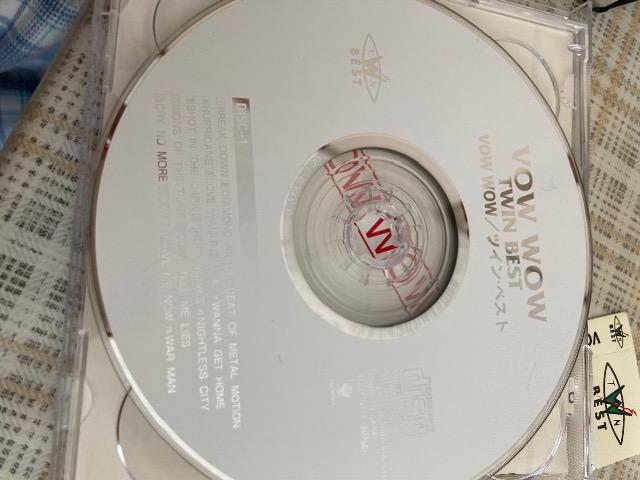 【祝!再結成】セル版CD VOW WOW ヴァウ・ワウ / ツイン・ベスト 2枚組 山本恭司 人見元基 ヴァウワウ < タレントグッズ  【祝!再結成】セル版CD VOW WOW ヴァウ・ワウ / ツイン・ベスト 2枚組 山本恭司 人見元基 ヴァウワウ < タレントグッズの