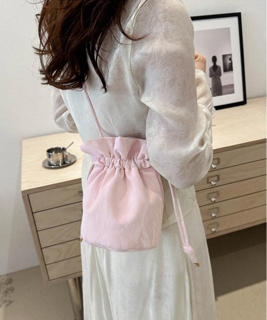 送料無料 新品 ミニショルダーバッグ 斜め掛け巾着バッグ < 女性ファッション  送料無料 新品 ミニショルダーバッグ 斜め掛け巾着バッグ < 女性ファッションの