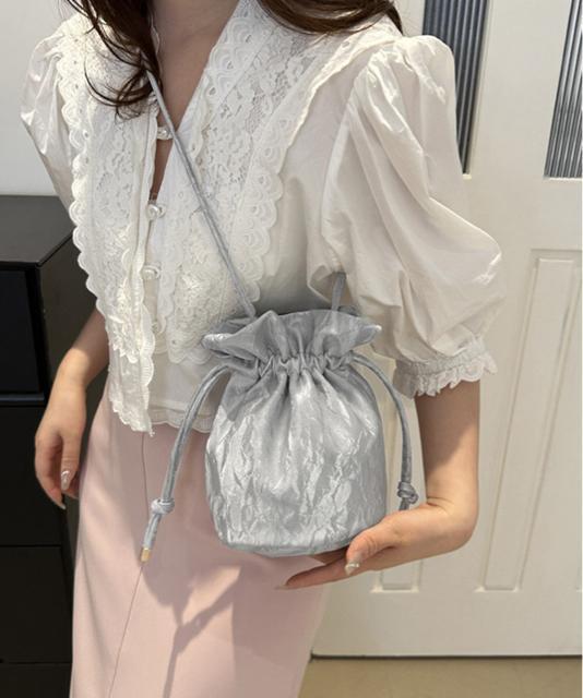 送料無料 新品 ミニショルダーバッグ 斜め掛け巾着バッグ < 女性ファッション  送料無料 新品 ミニショルダーバッグ 斜め掛け巾着バッグ < 女性ファッションの