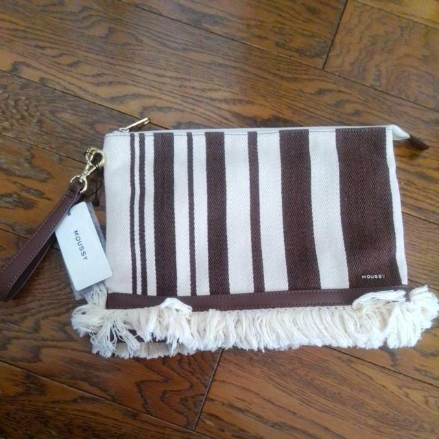新品 MOUSSY 定価7400+税 クラッチバッグ < 女性ファッション 新品 MOUSSY 定価7400+税 クラッチバッグ < 女性ファッションの