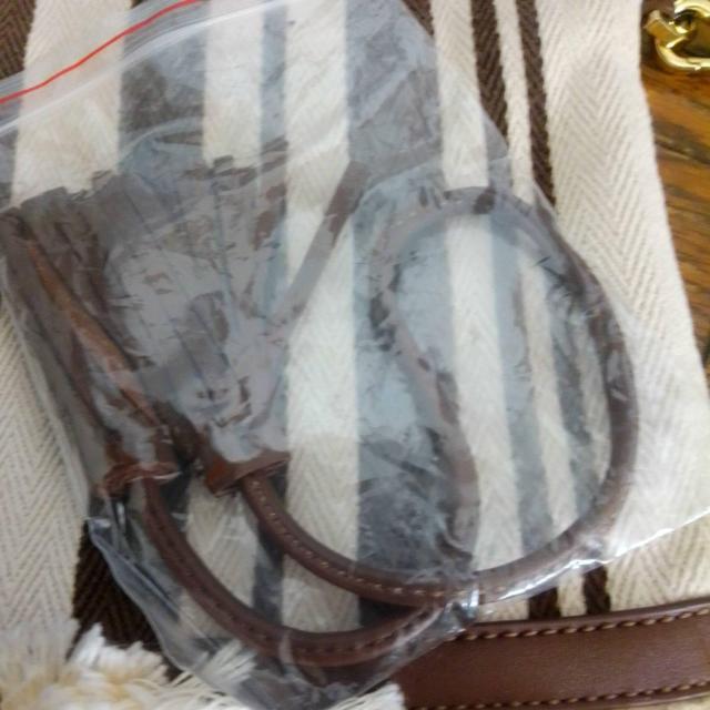 新品 MOUSSY 定価7400+税 クラッチバッグ < 女性ファッション 新品 MOUSSY 定価7400+税 クラッチバッグ < 女性ファッションの