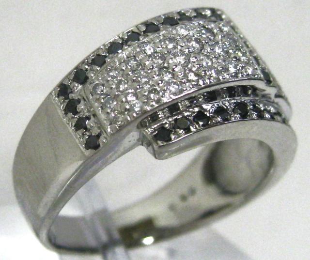 極美品Pt1000純プラチナ男女兼用ブラック&ホワイト パヴェダイヤ0.80ct < 女性アクセサリー/時計 極美品Pt1000純プラチナ男女兼用ブラック&ホワイト パヴェダイヤ0.80ct < 女性アクセサリー/時計の