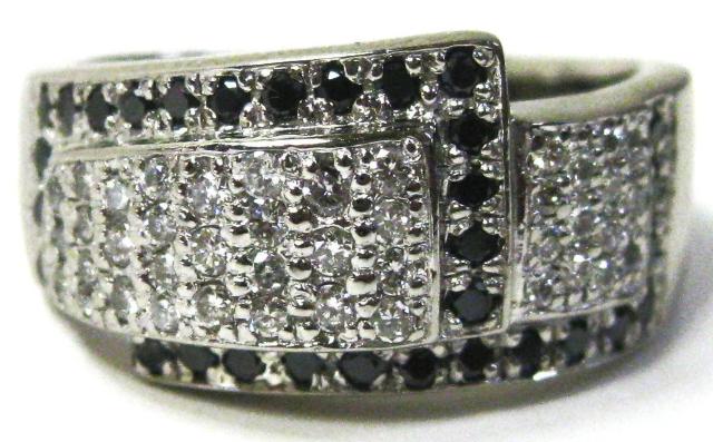 極美品Pt1000純プラチナ男女兼用ブラック&ホワイト パヴェダイヤ0.80ct < 女性アクセサリー/時計 極美品Pt1000純プラチナ男女兼用ブラック&ホワイト パヴェダイヤ0.80ct < 女性アクセサリー/時計の