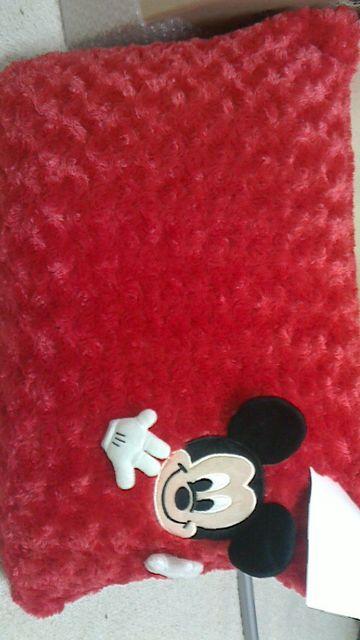 ミッキーくるくるボア枕カバー43×63pレッド系 ファスナー式 < キッズ/ベビー  ミッキーくるくるボア枕カバー43×63pレッド系 ファスナー式 < キッズ/ベビーの
