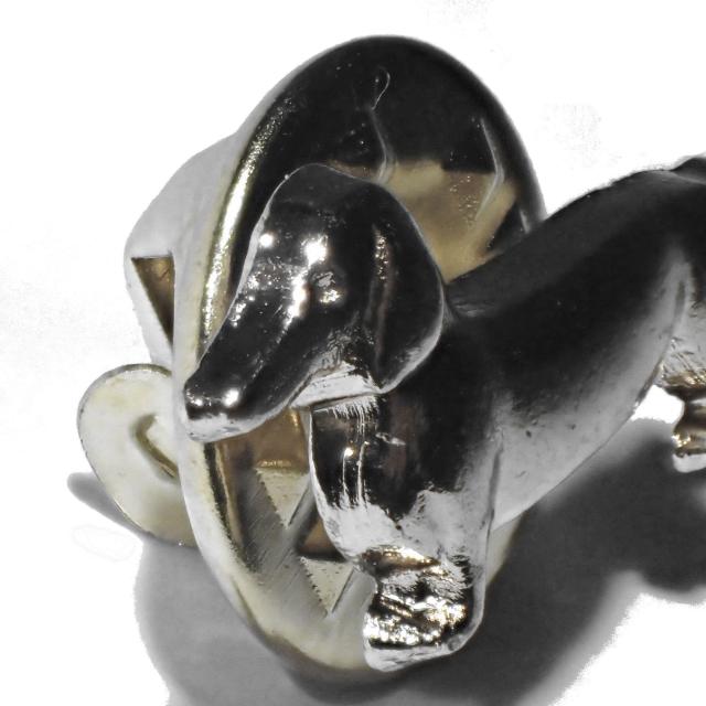 ダックスフンド ダックスフント 犬 イヌ いぬ ドッグ バッジ ピンバッジ ピンズ ブローチ 銀色 シルバー色 < 女性アクセサリー/時計  ダックスフンド ダックスフント 犬 イヌ いぬ ドッグ バッジ ピンバッジ ピンズ ブローチ 銀色 シルバー色 < 女性アクセサリー/時計の