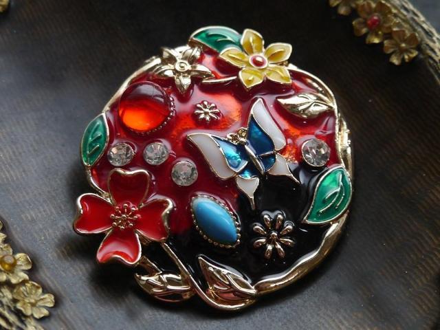 新品アンティーク調エナメルストーンお花と蝶ブローチ ペンダントトップにも < 女性アクセサリー/時計  新品アンティーク調エナメルストーンお花と蝶ブローチ ペンダントトップにも < 女性アクセサリー/時計の