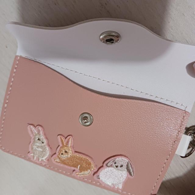 うさぎ 刺繍 カードケース パスケース ストラップ付き 定期入 レザー ピンク < 女性ファッション うさぎ 刺繍 カードケース パスケース ストラップ付き 定期入 レザー ピンク < 女性ファッションの