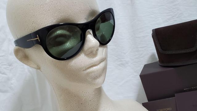 正規未 トムフォード ウェリントンアイウェア キャットアイ ビッグレンズサングラス 黒 フォックス Tアイコンロゴフレーム 付属有 < ブランド  正規未 トムフォード ウェリントンアイウェア キャットアイ ビッグレンズサングラス 黒 フォックス Tアイコンロゴフレーム 付属有 < ブランドの