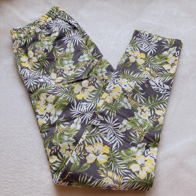 GU 花柄 ボタニカル ハイビスカス ストレッチ スキニパンツ S N2m < ブランド  GU 花柄 ボタニカル ハイビスカス ストレッチ スキニパンツ S N2m  < ブランドの