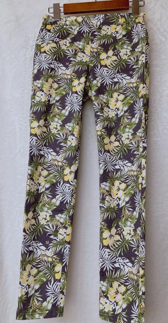 GU 花柄 ボタニカル ハイビスカス ストレッチ スキニパンツ S N2m < ブランド  GU 花柄 ボタニカル ハイビスカス ストレッチ スキニパンツ S N2m < ブランドの