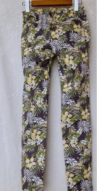 GU 花柄 ボタニカル ハイビスカス ストレッチ スキニパンツ S N2m < ブランド  GU 花柄 ボタニカル ハイビスカス ストレッチ スキニパンツ S N2m < ブランドの