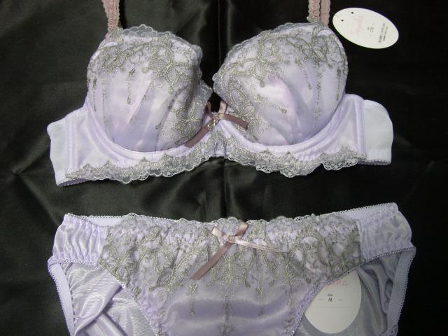 刺繍とレース使いゴージャスC70Mワイヤー入り < 女性ファッション  刺繍とレース使いゴージャスC70Mワイヤー入り < 女性ファッションの